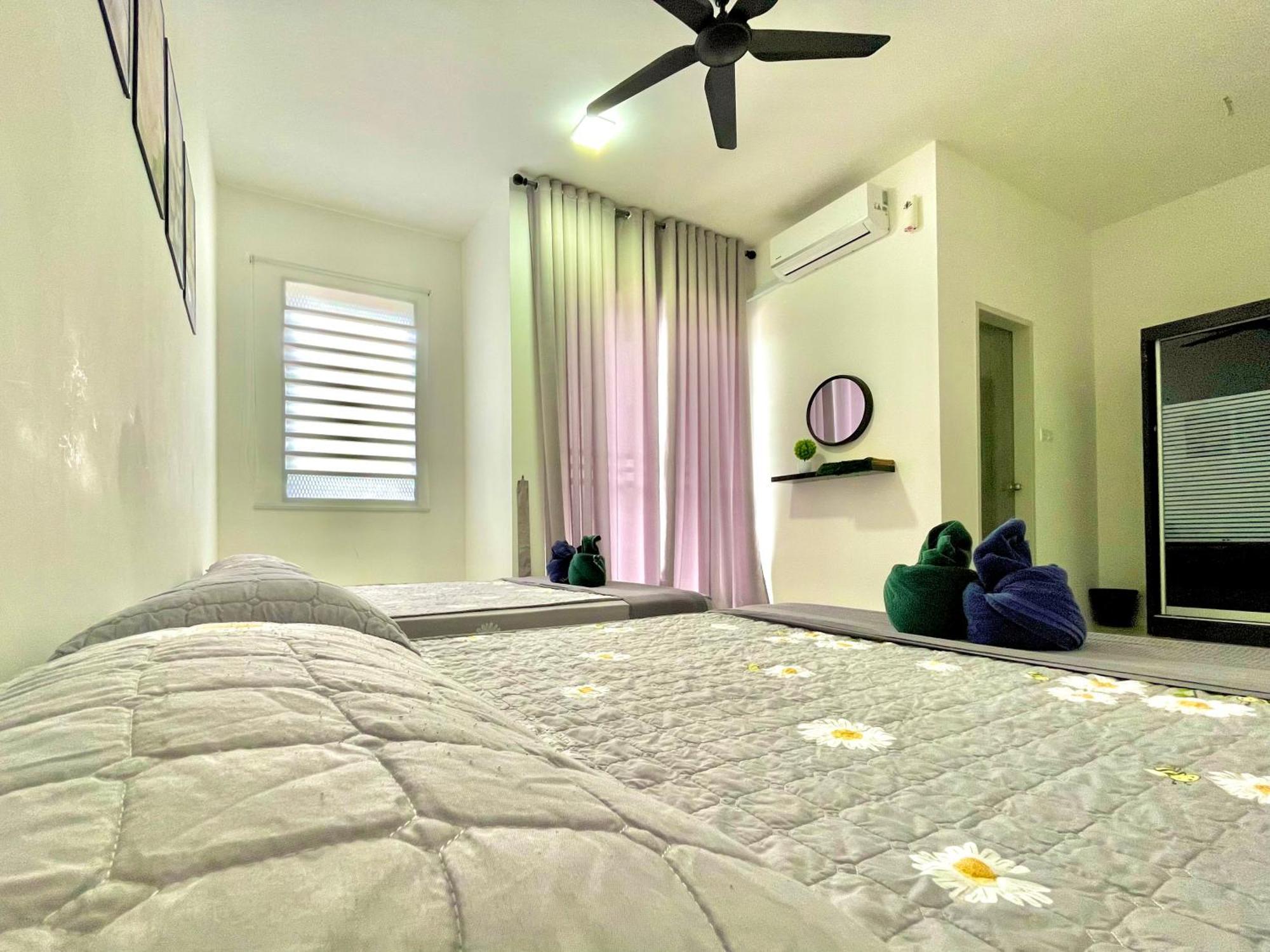 Hanan Homestay Klebang Ipoh With A View Of Mount Korbu, For Musl!M Only!! Екстер'єр фото