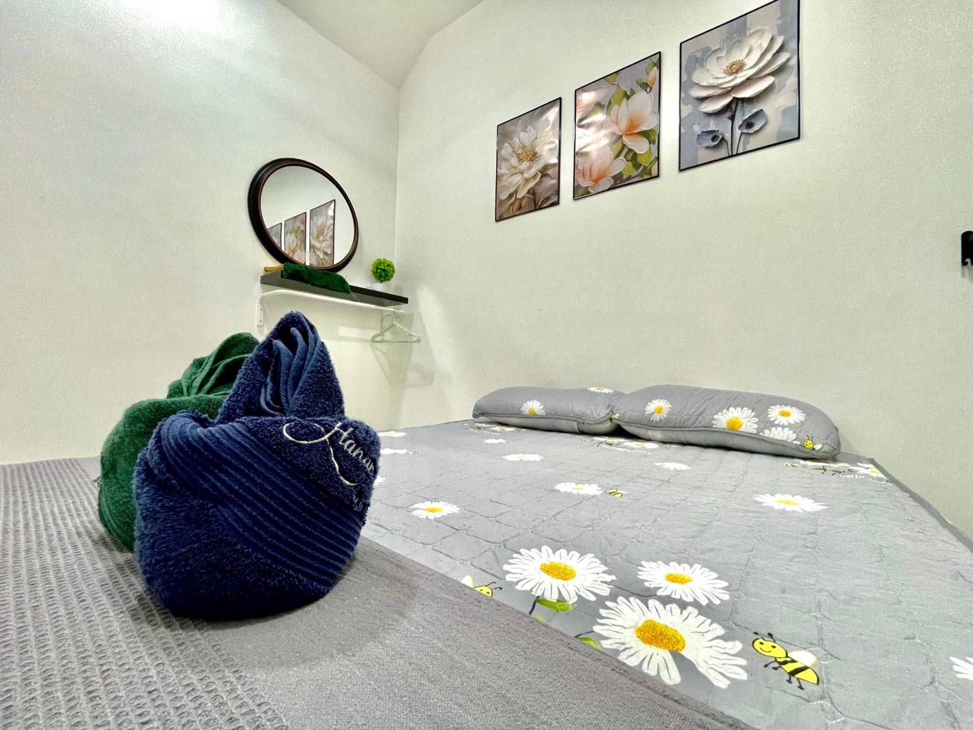 Hanan Homestay Klebang Ipoh With A View Of Mount Korbu, For Musl!M Only!! Екстер'єр фото