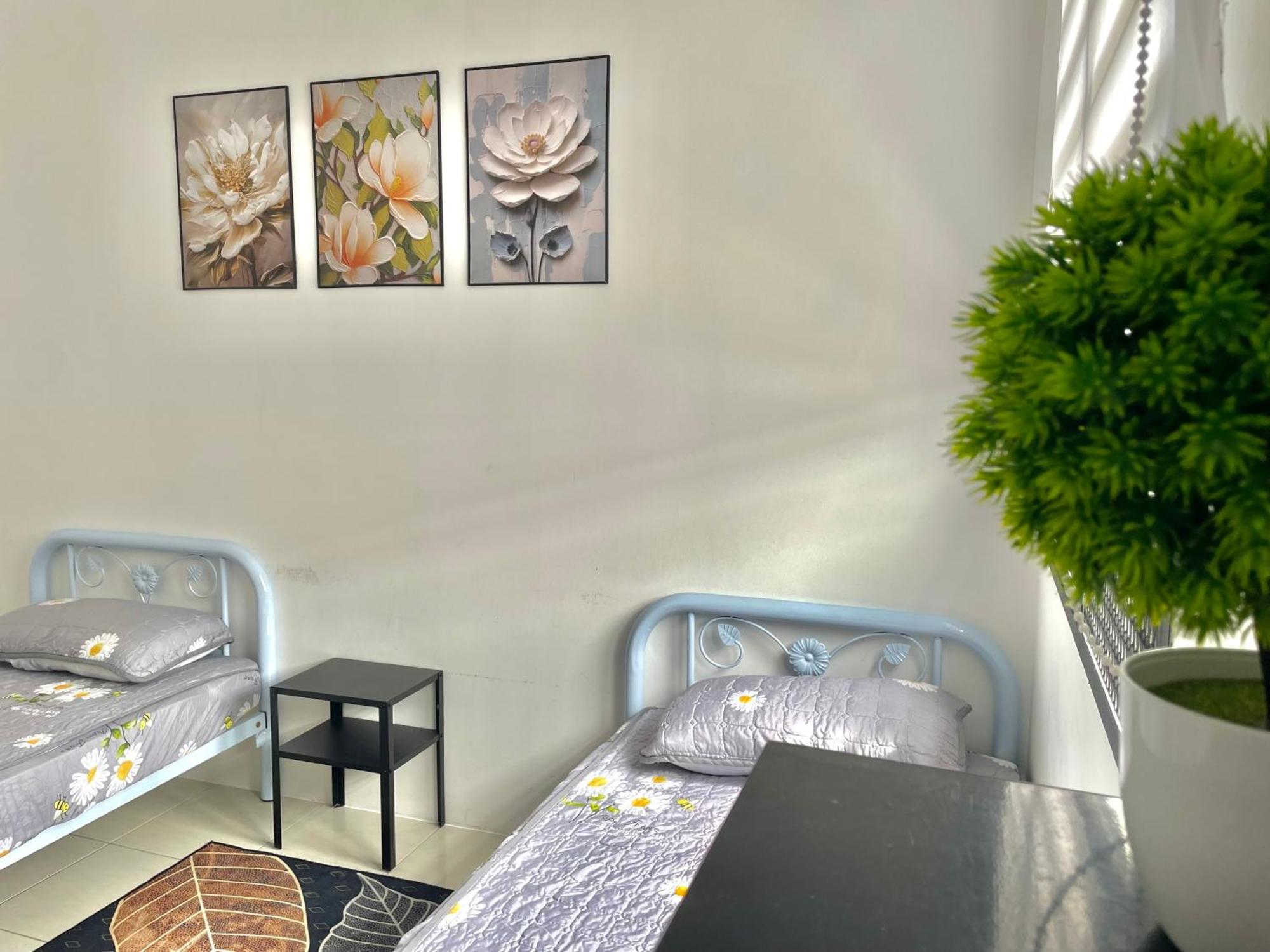 Hanan Homestay Klebang Ipoh With A View Of Mount Korbu, For Musl!M Only!! Екстер'єр фото